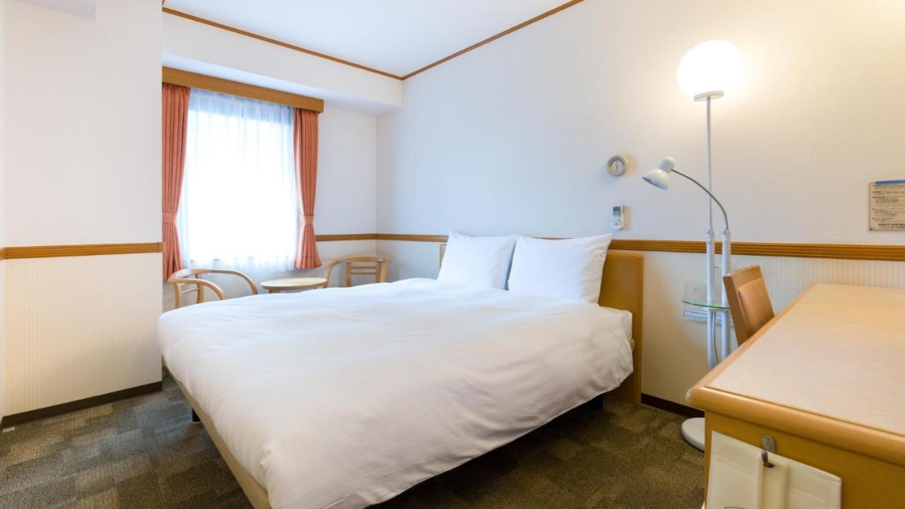 Toyoko Inn Kobe Sannomiya-Eki Higashi Pokoj fotografie